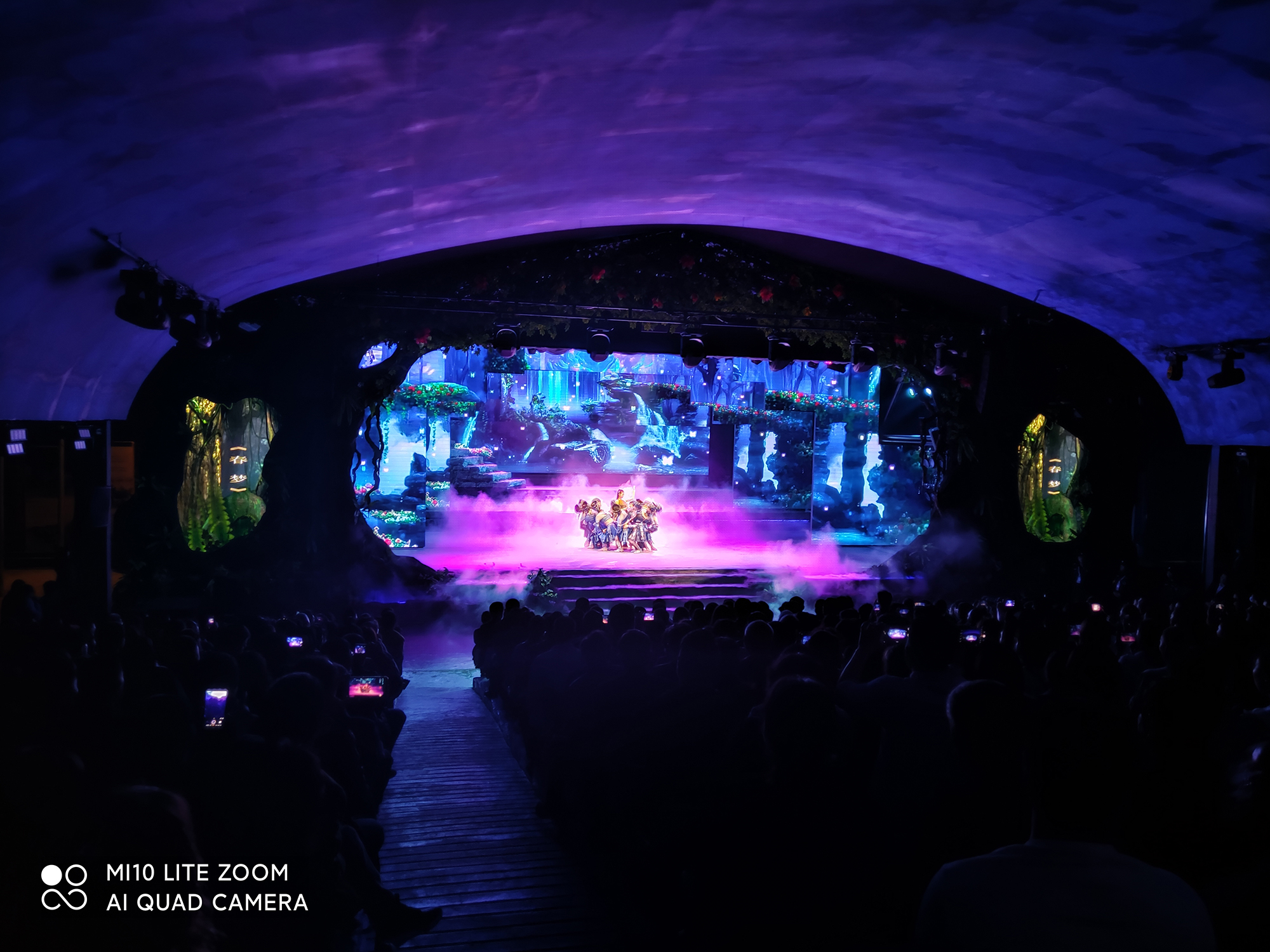 LED顯示屏,室內全彩LED,戶外LED顯示屏,LED顯示屏供應商,戶外彩色LED顯示屏,LED顯示屏生產廠家,高密度LED全彩顯示屏,湖南LED顯示屏,湖南室內全彩LED